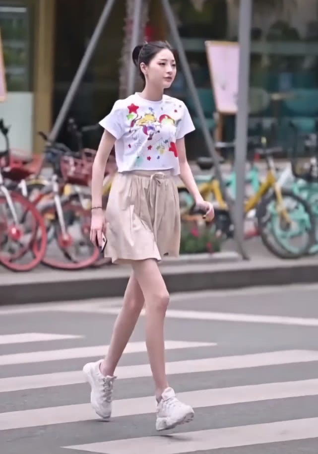女生迈开腿打扑克又痛又痒怎么办女生迈开腿打扑克后痛痒难耐的处理方法-第2张图片