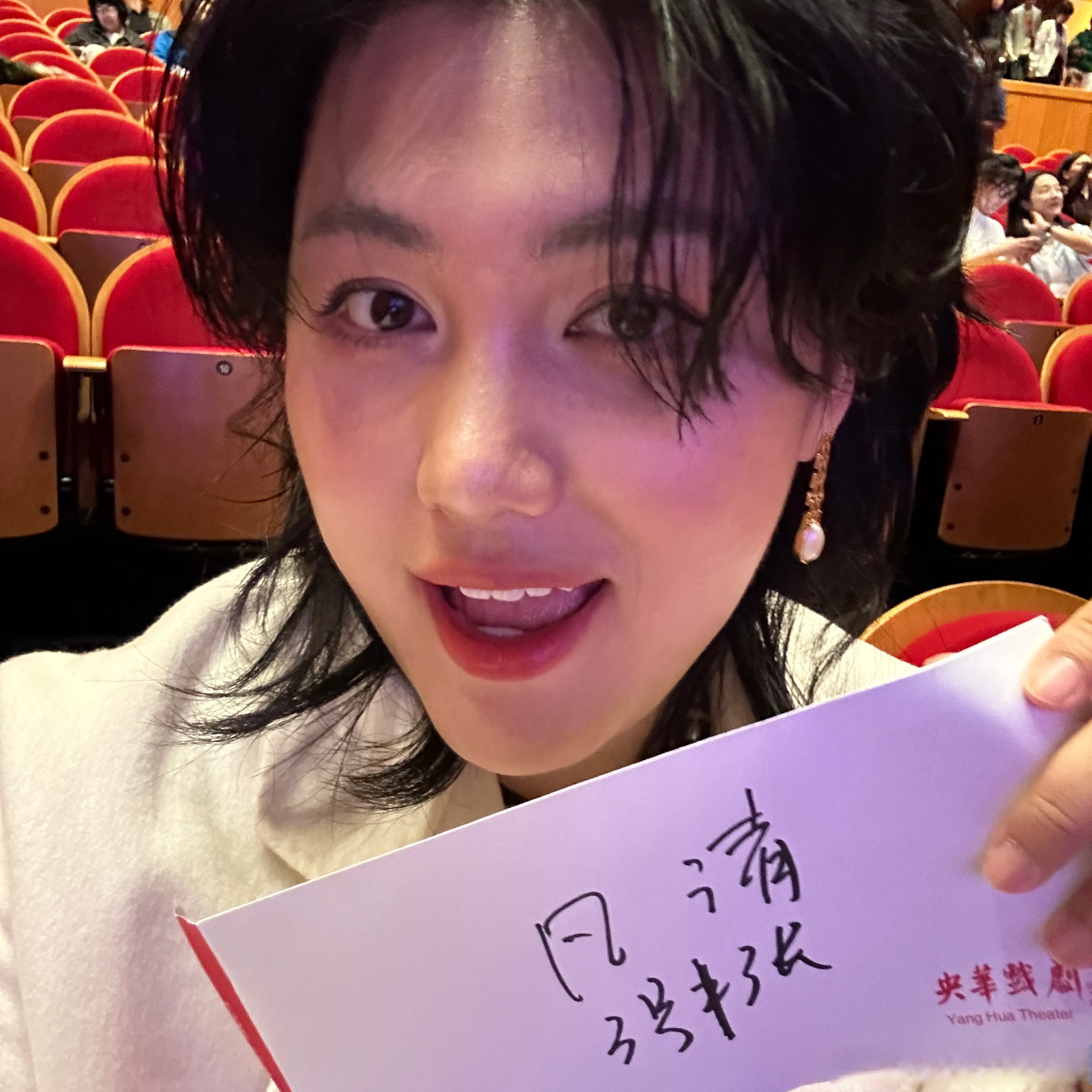 附近的小姐姐是否有吗？