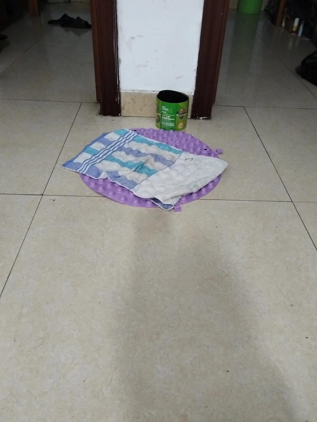拿棉签扩张是什么棉签扩张是指使用棉签进行扩张或涂抹的操作。在医学、美容、皮肤护理等领域中，棉签扩张是一种常见的医疗操作，用于清洁和消毒皮肤表面，促进血液循环，缓解疼痛等。-第2张图片
