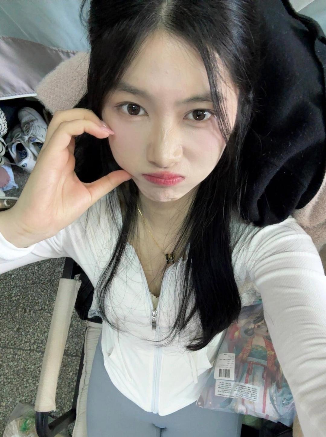 亚洲美女论坛亚洲美女论坛，探索美丽与自信的源泉-第1张图片