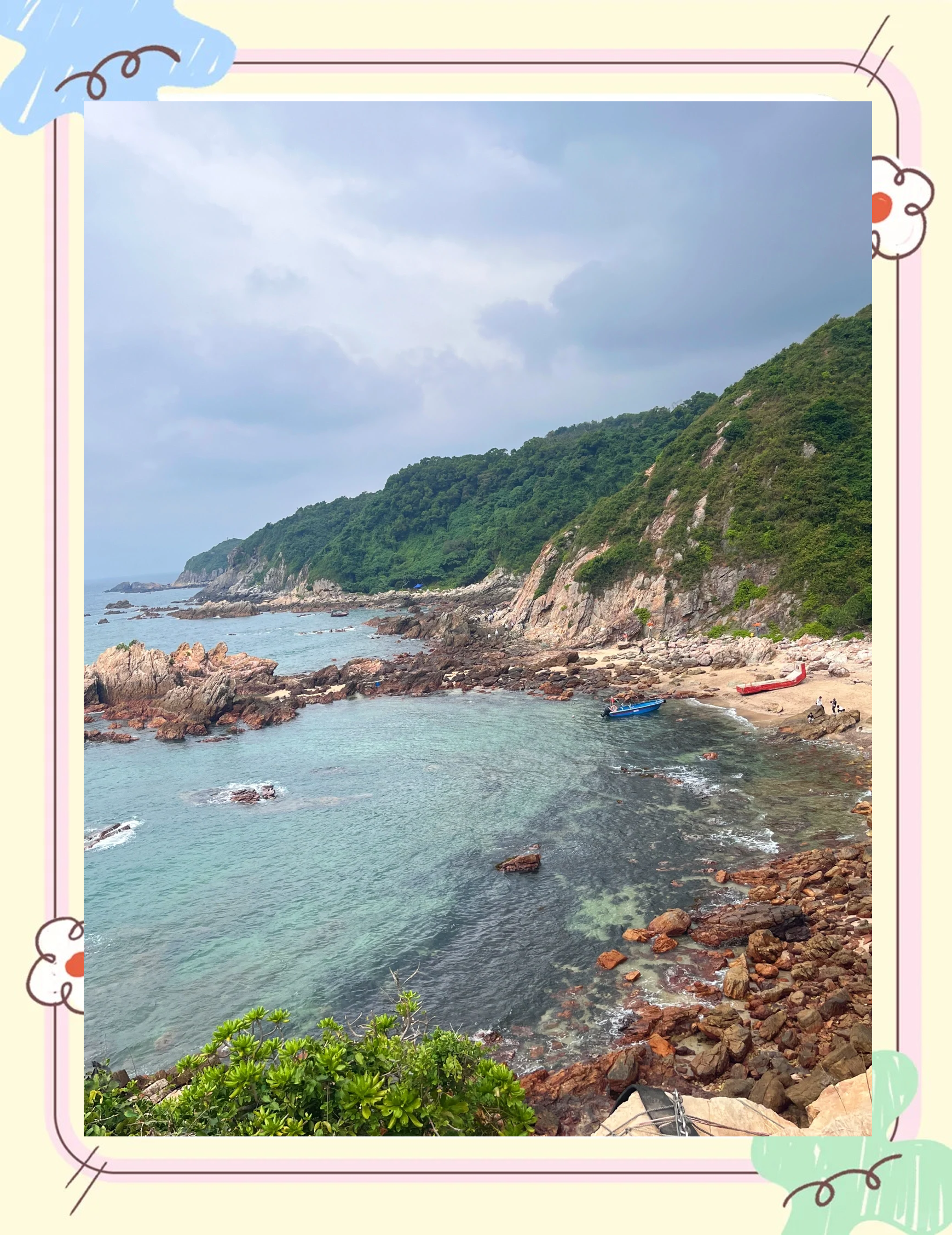 布满碎石的灰白海岸-第2张图片