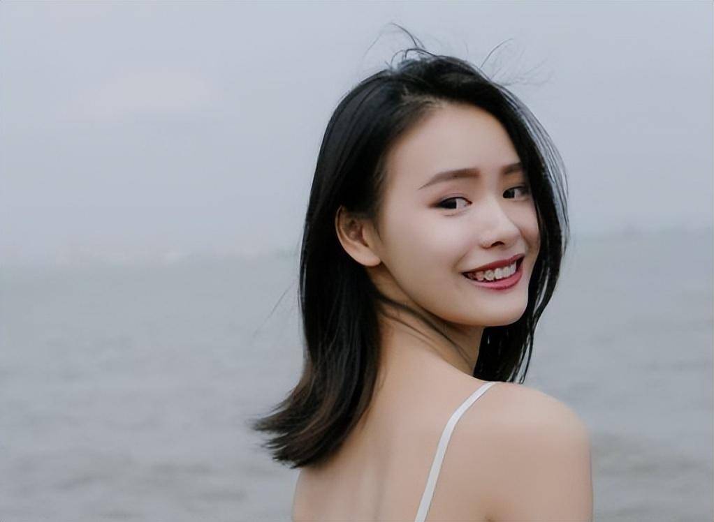 性爱直播网站，探索其中的诱惑与风险-第1张图片