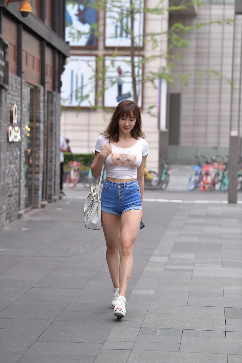 重庆美女网，探寻美丽与魅力-第1张图片