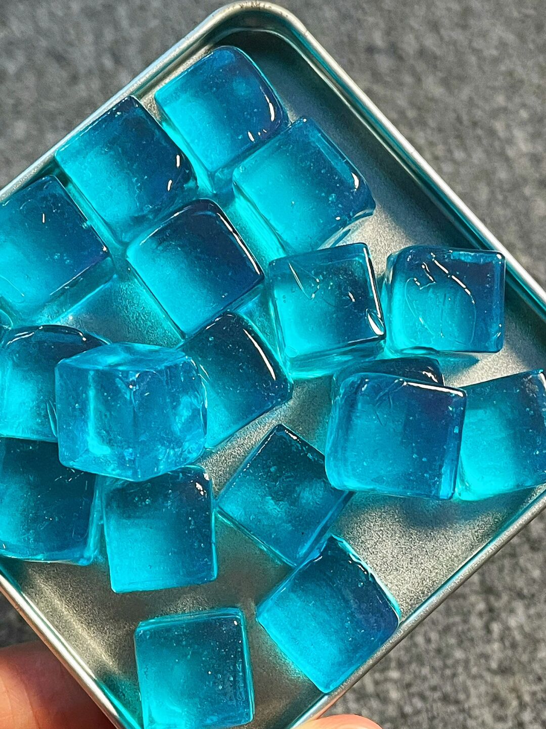 如何把冰块一颗一颗往里堆