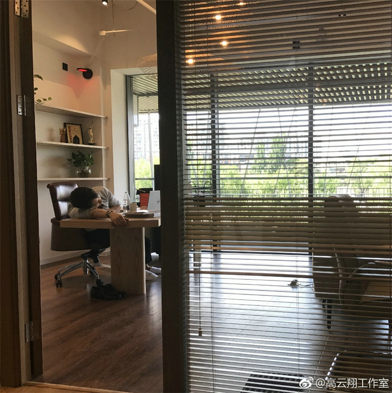 偷拍自拍，一种微妙而自由的表达-第2张图片