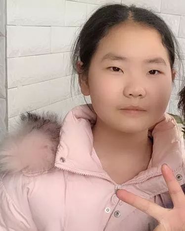 12岁女孩小奶裸身洗澡体验