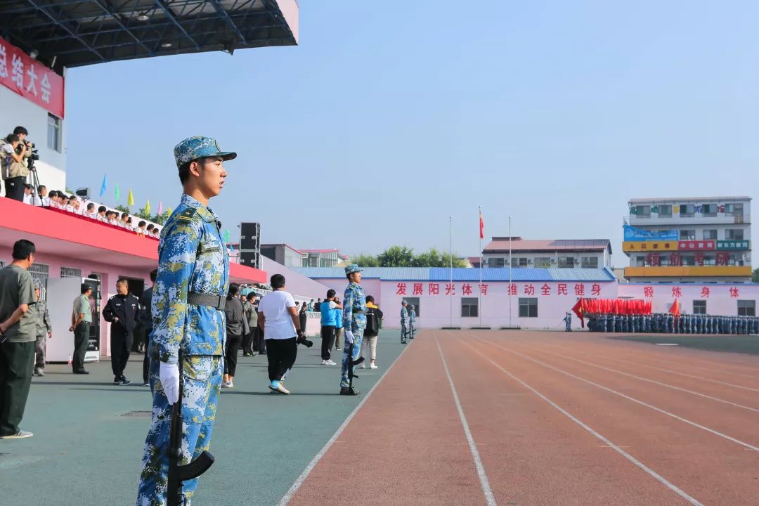 CHINESE山东猛1打桩大学生，勇往直前，青春无悔-第1张图片