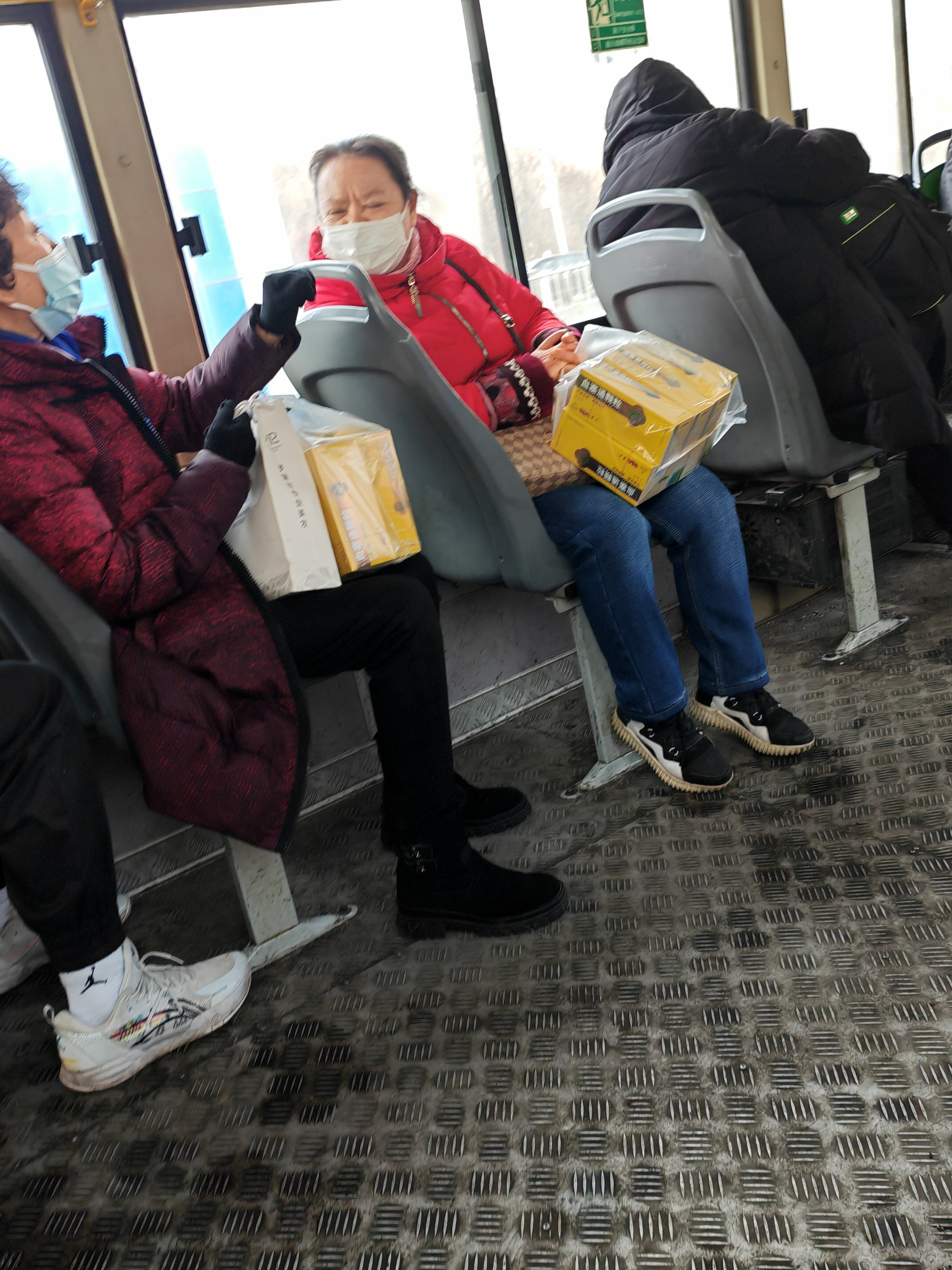 公交车上荫蒂添的好舒服-第2张图片