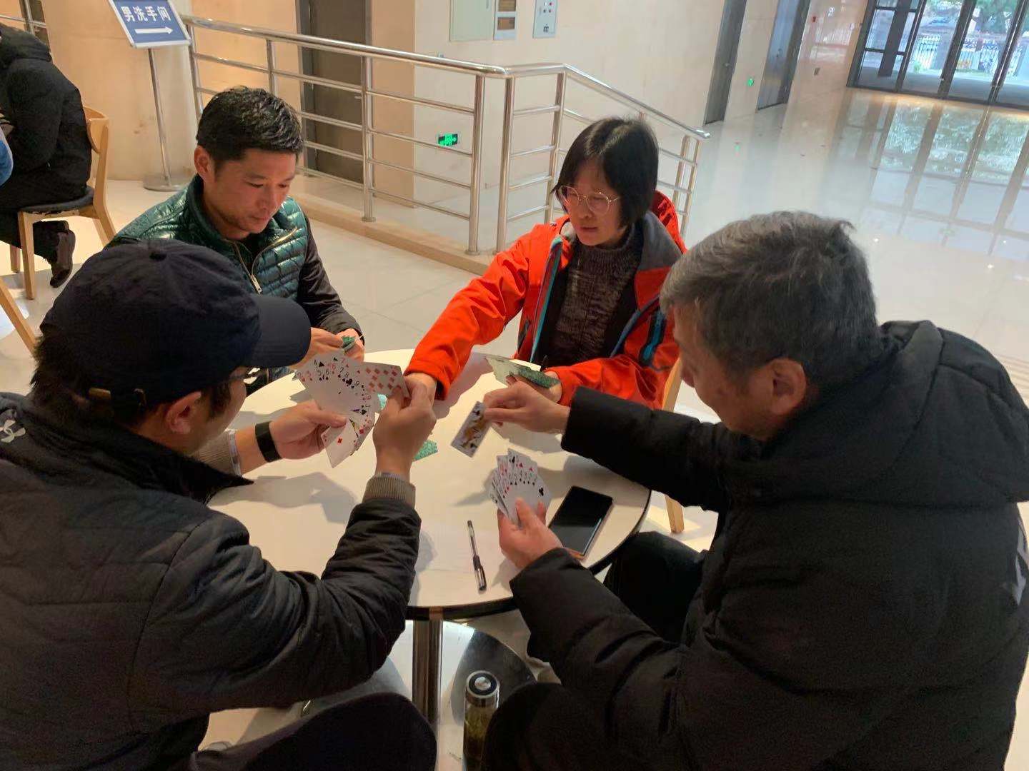在卫生间里打扑克在卫生间里打扑克-第3张图片