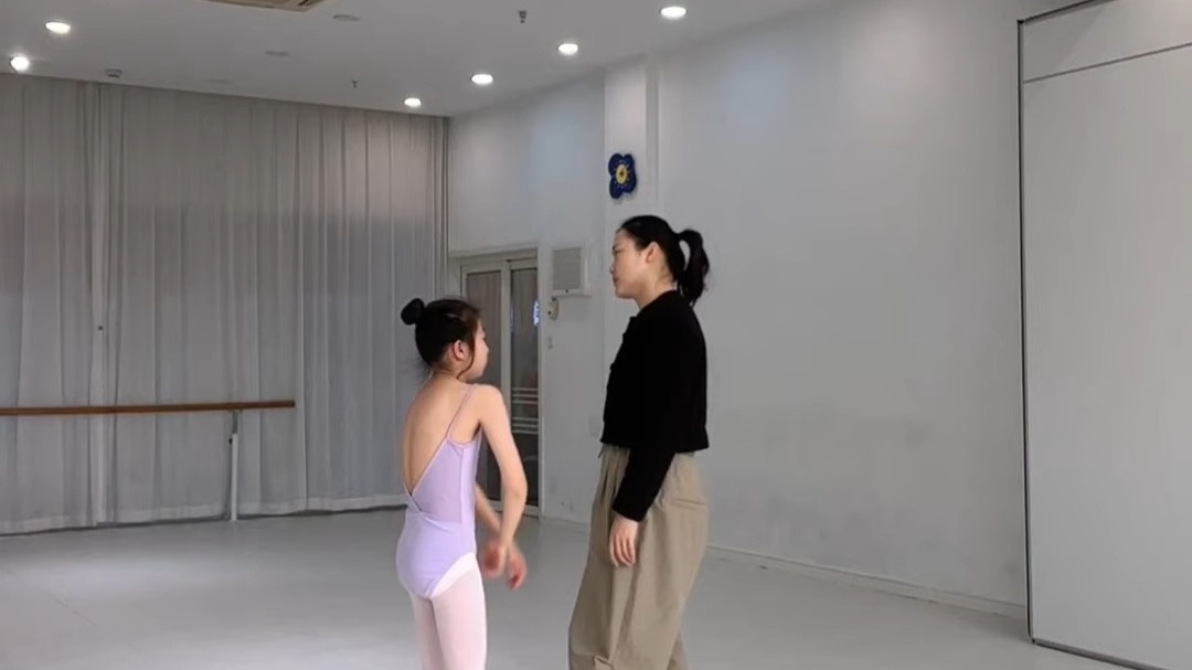 舞蹈生戴小玩具练劈叉好吗舞蹈生戴小玩具练劈叉的故事-第2张图片