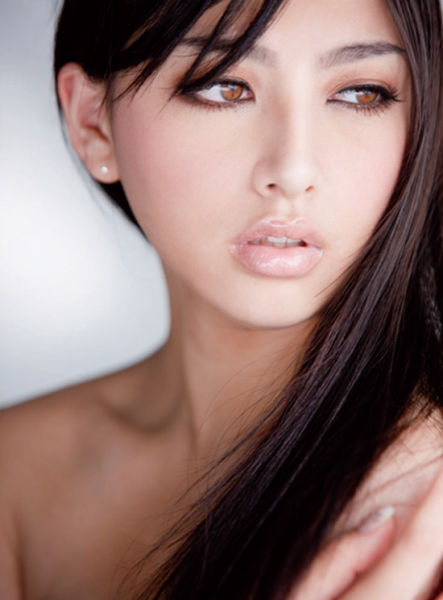 亚洲美女毛茸茸的撒尿