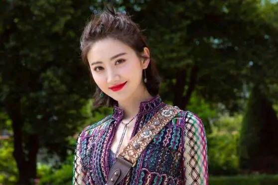 伊莉亚·马泰尔伊莉亚，神秘女子