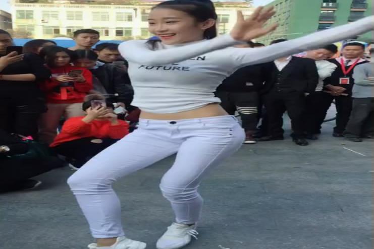 美女被C美女被C之魅-第2张图片