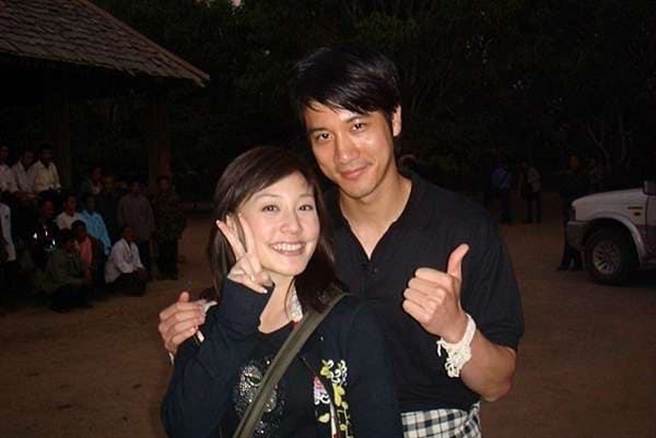 人妻被修空调在夫面侵犯人妻被修空调在夫面侵犯