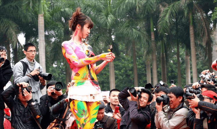 张筱雨花浴张筱雨花浴之美