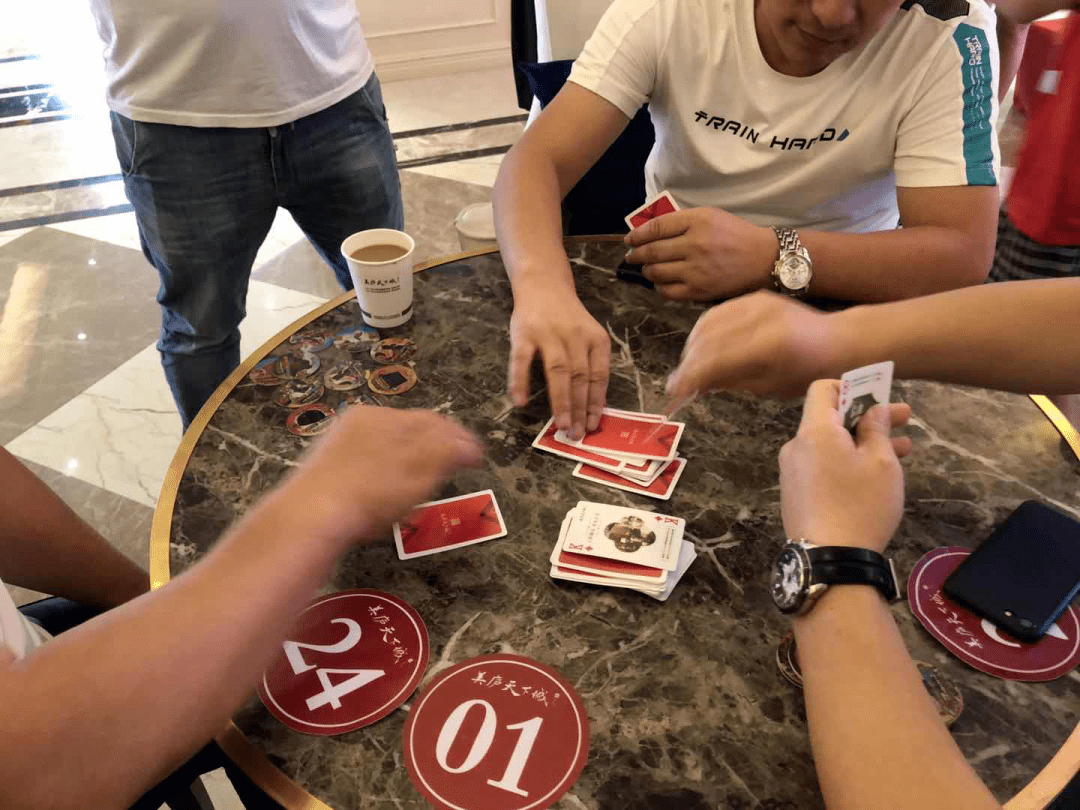 脱色摇床打扑克全身不盖被子应用免下载脱色摇床打扑克，一场无拘无束的体验