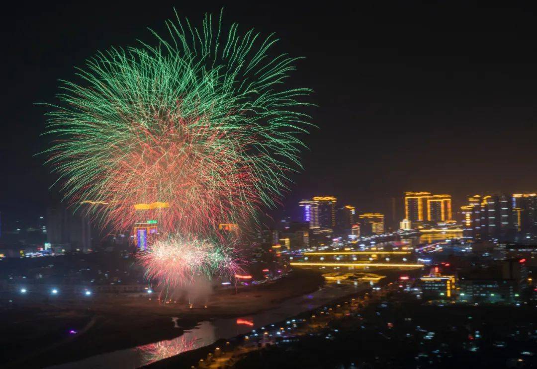2023香港今晚开特马+开奖结果课2023香港今晚开特马，璀璨夜空下的盛事-第1张图片