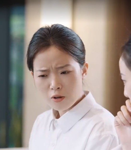 女虐女耳光磕头老师小说免费阅读女虐女，深陷情感漩涡