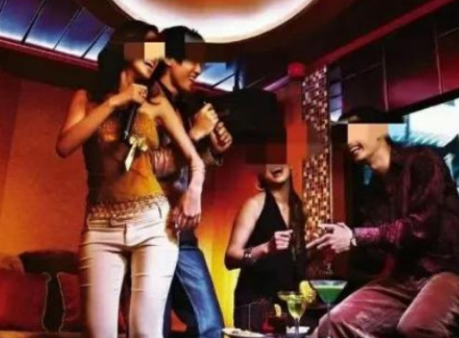 KTV少少爷互囗交GAYGVKTV少少爷之间的秘密交易，GAYGV的互囗交