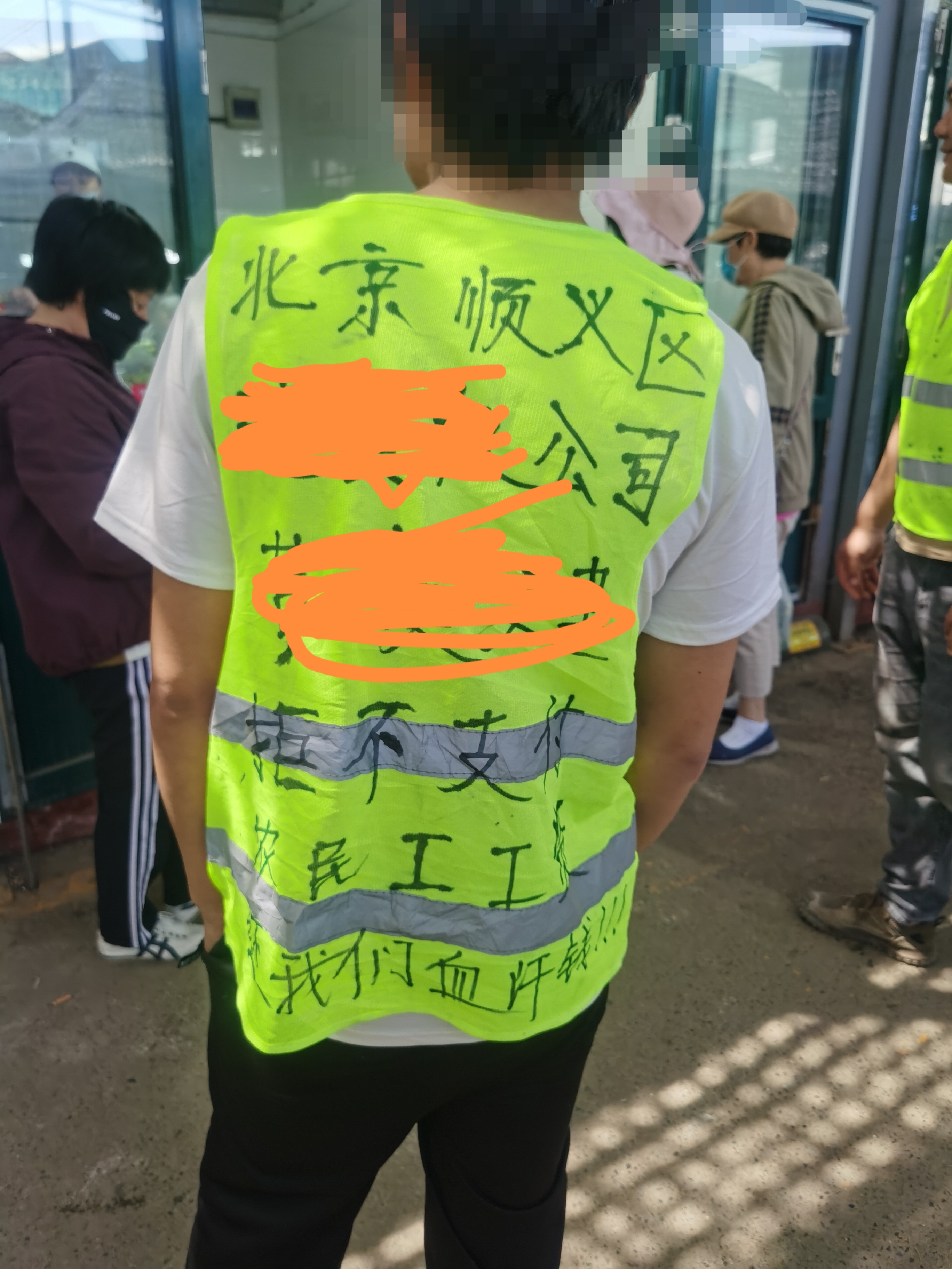 小东西你喷的到处都是文字-第1张图片
