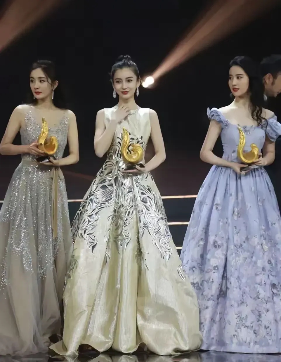 杨幂赵丽颖郑爽刘亦菲视频群飞杨幂赵丽颖郑爽刘亦菲璀璨演艺圈-第2张图片