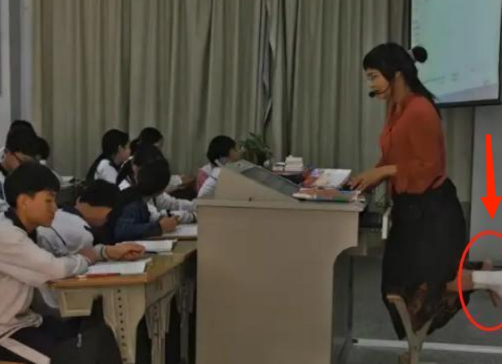 班长不戴罩子让我练了一节课视频教学班长不戴罩子让我练了一节课视频