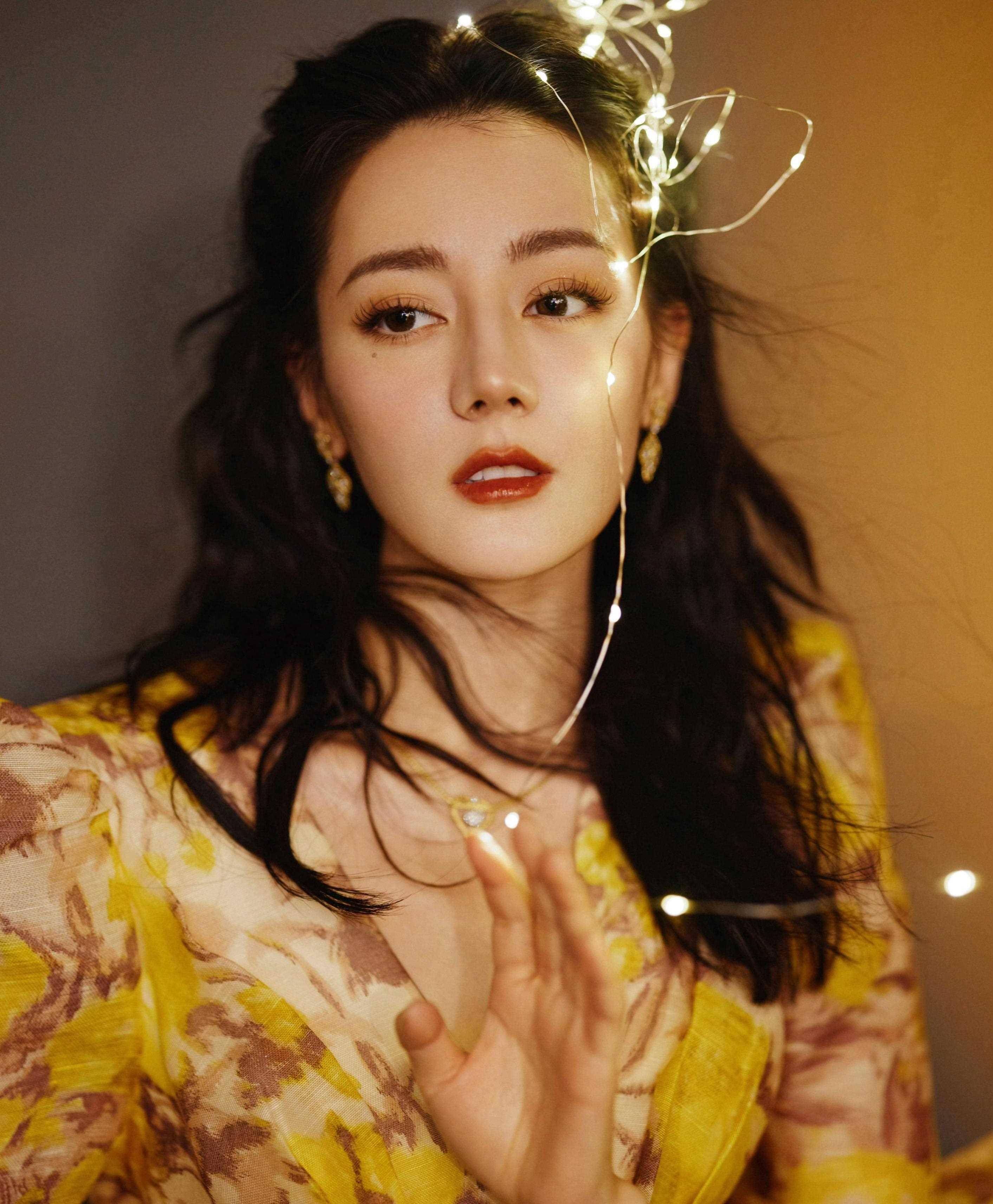 麻豆精品AV一区二区迪丽热巴，魅力四溢的时尚女神-第3张图片