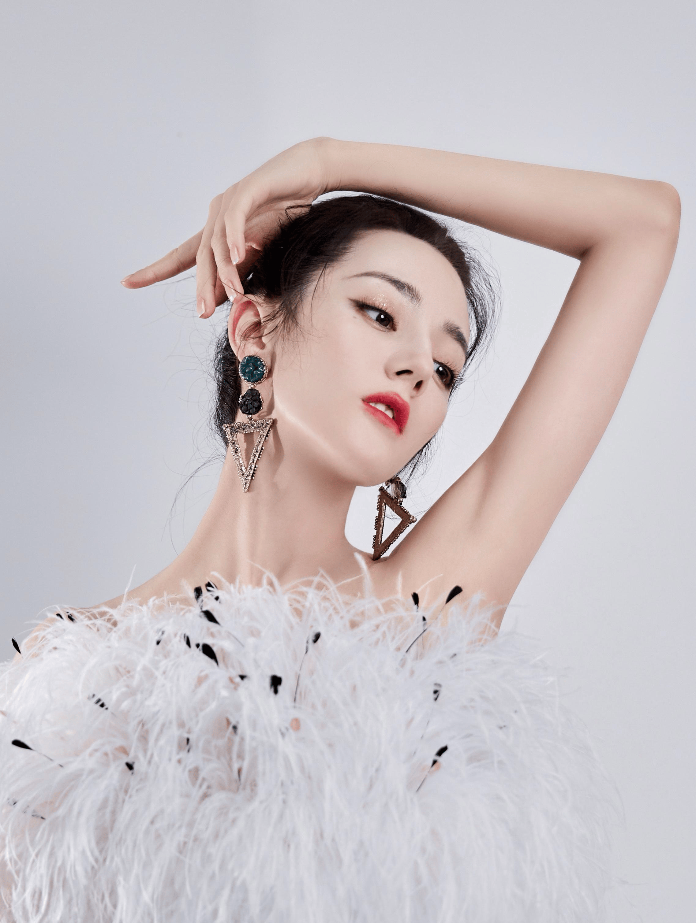 麻豆精品AV一区二区迪丽热巴，魅力四溢的时尚女神