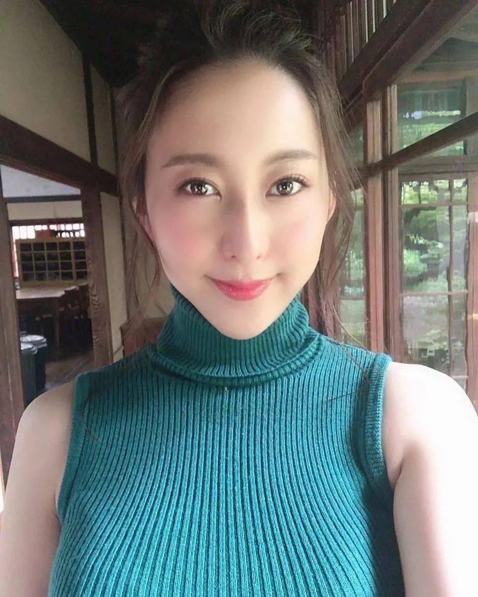 A片日本人妻偷人妻人妻A片中的日本妻偷人妻，情色诱惑与道德困境