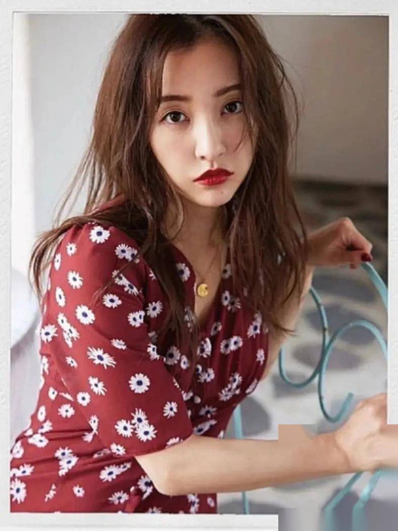 极品妇女扒开粉嫩小泬-第3张图片