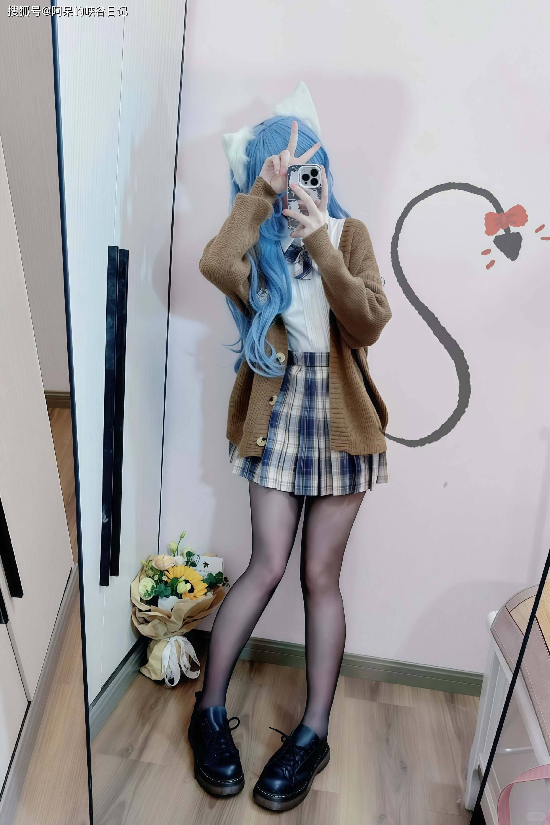 掀jk制服，打开双腿露内内-第3张图片
