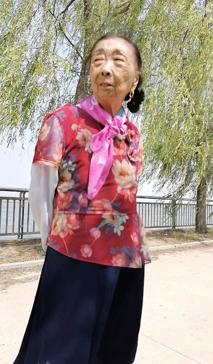 欧美肥老太WBwBWBBHD欧美肥老太，WBWBWBB
