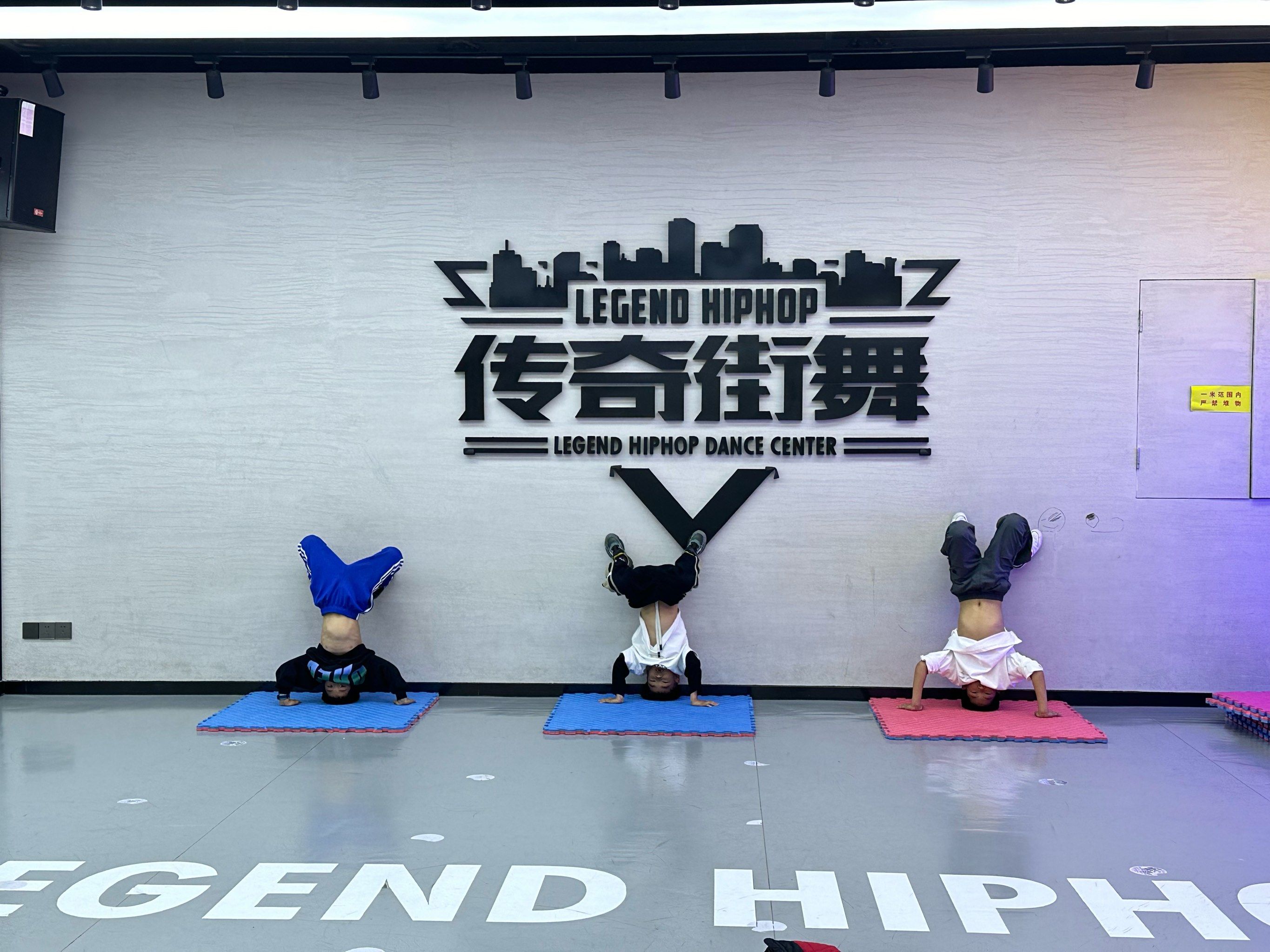 女生18岁学HIPHOP，青春的舞动与梦想-第2张图片