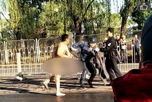 裸男疯狂猜图