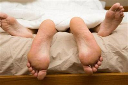 18岁女孩的第一次爱爱18岁女孩的第一次