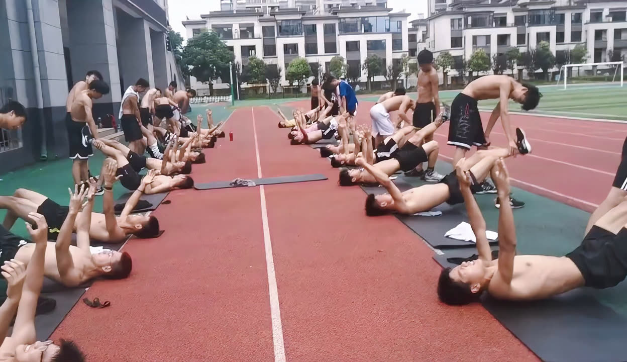 CHINESE腹肌体育生CUMSHOT探索中国腹肌体育生的CUMSHOT文化-第2张图片