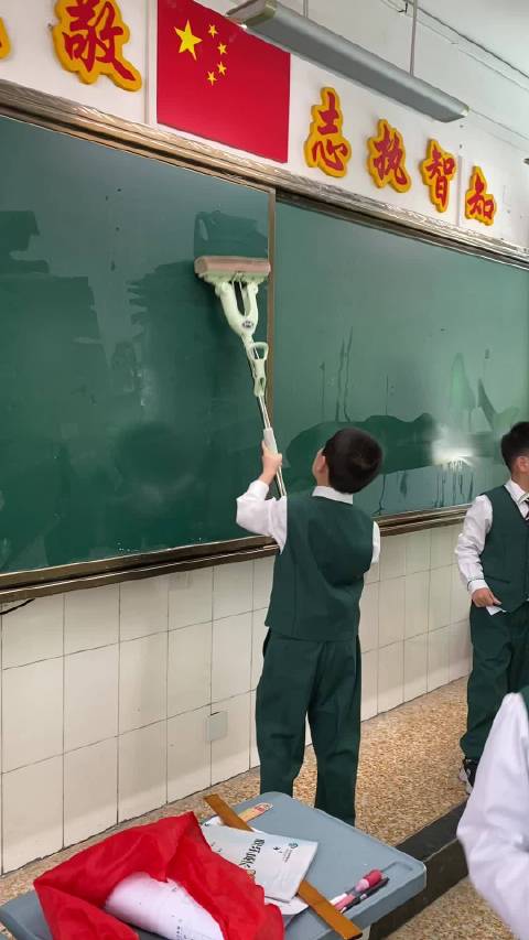 忘记擦黑板被老师C了一节课忘记擦黑板被老师C了一节课-第3张图片