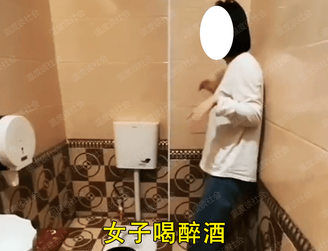 女士大腿叉开图片-第1张图片