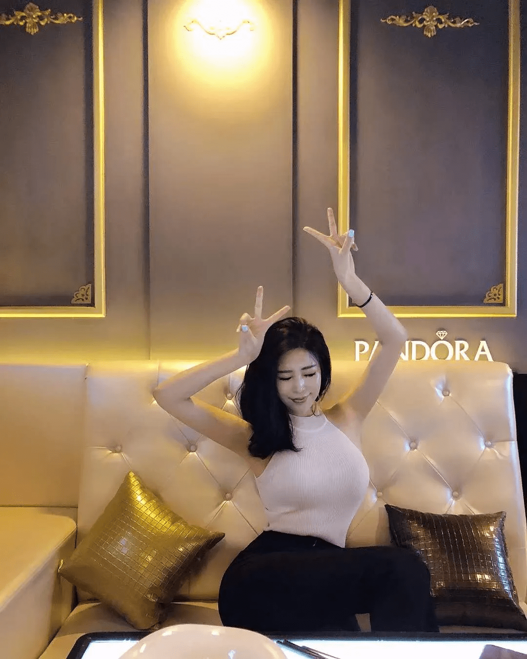 韩国女主播朴妮唛16韩国女主播朴妮唛，魅力四溢的直播传奇-第1张图片
