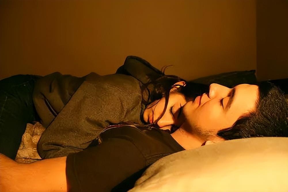 男人与女人之间的性视频