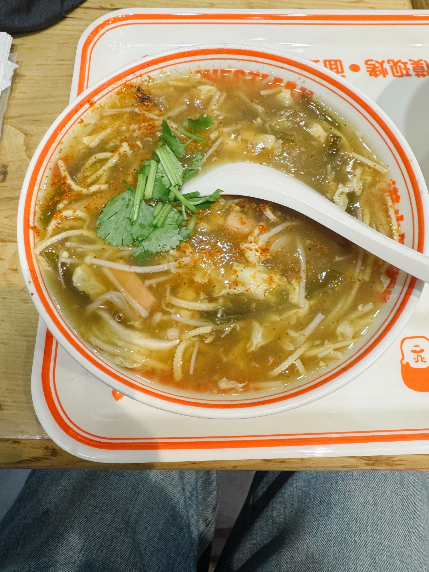 老外用胡辣汤酸辣粉泡月饼-第1张图片
