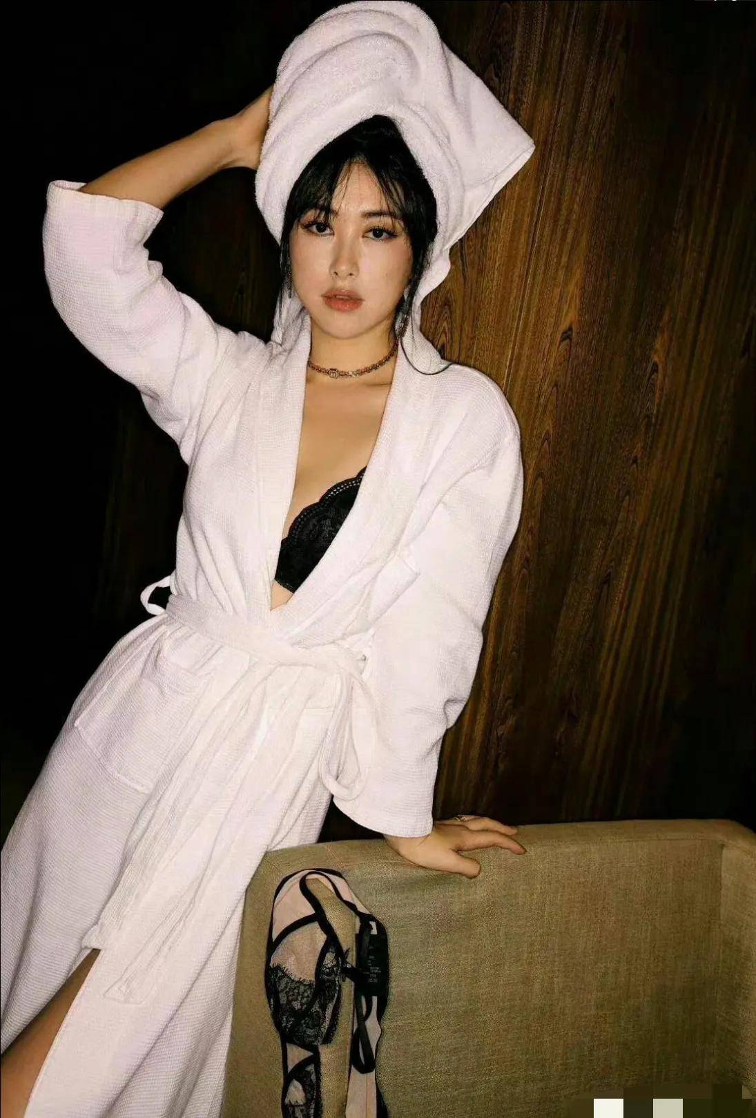 中文人妻熟女波多野结衣，魅力四溢的人生故事