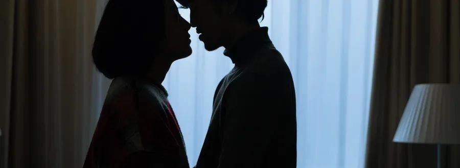 欧美真人性野外之爱-第2张图片
