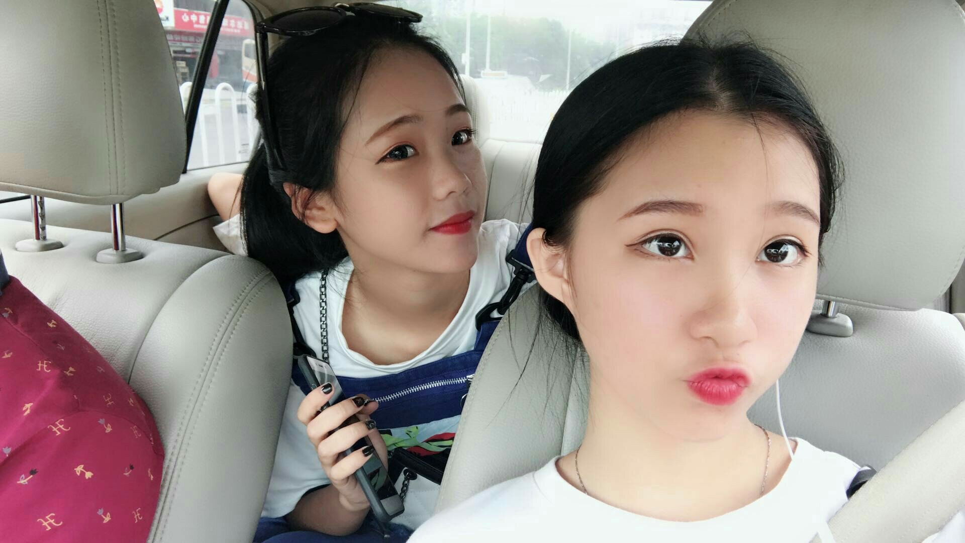一见面就不停的要我抱抱一次不期而遇的交流