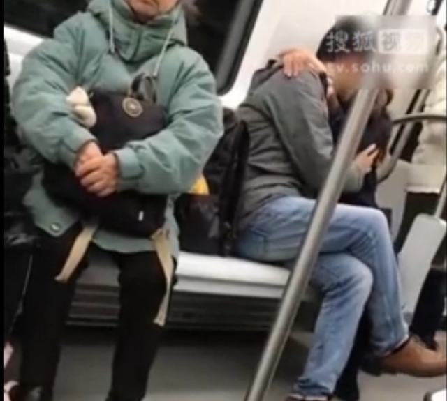 男女做爰猛烈吃奶摸A片视频男女激情猛烈做爱，深入探索奶与摸的秘密-第1张图片