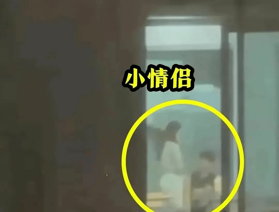 免费看不盖被子打扑克的软件-第1张图片