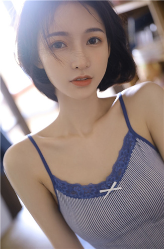 视频一区蜜桃麻豆，魅力四溢的美女们