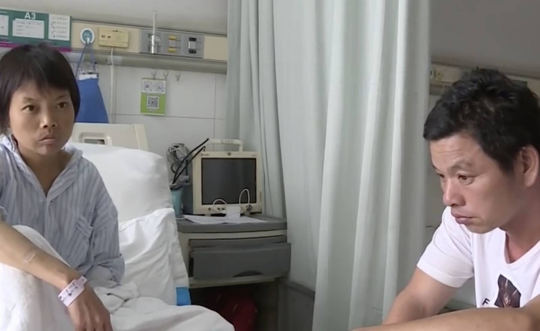 姐姐坐公交车被老师插得半死姐姐坐公交车被老师插得半死-第1张图片