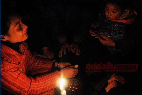 停电了被男同桌狂揉我奶胸停电之夜，男同桌的狂揉与我的奶胸